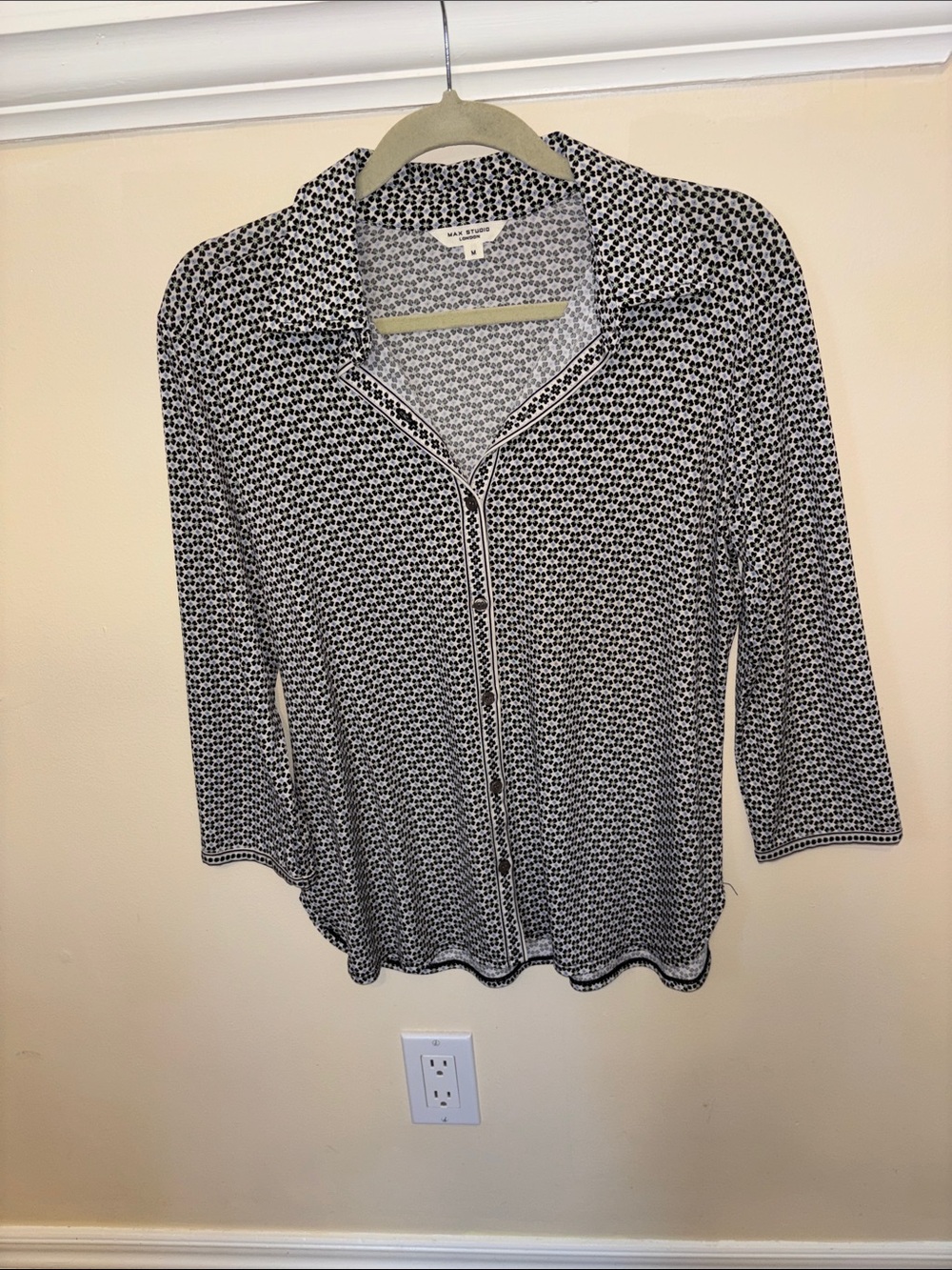 Max Studio Black & White Floral-Print Button Front Blouse